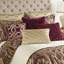 Édredon 4 pièces très grand bourgogne. Comprend 1 édredon, 2 taies décoratives, Chenille Focus. État solide inversé. Fermeture à glissière sur les taies décoratives. Superbe satin antique 100%. Très grand lit 4 po pour lit. Manifester. Stuff. Fermeture à glissière