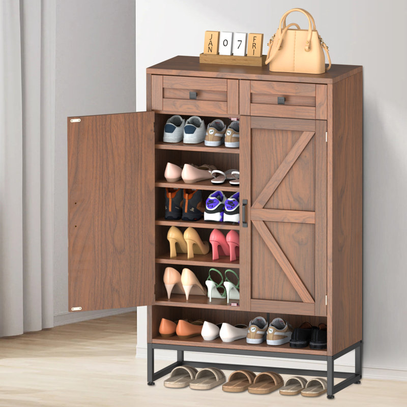 Armoire à chaussures brune à 7 niveaux avec 2 tiroirs et portes de grange, rangement pour chaussures autoportant avec tablettes