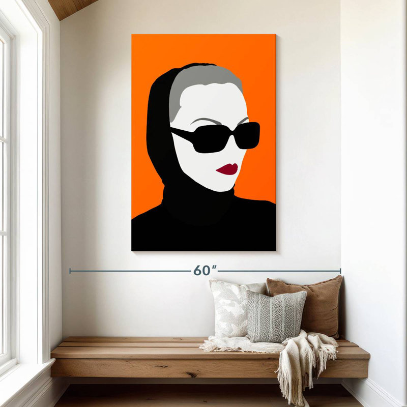 Leisha, femme mystérieuse sur fond orange, H 48 po x l 32 po