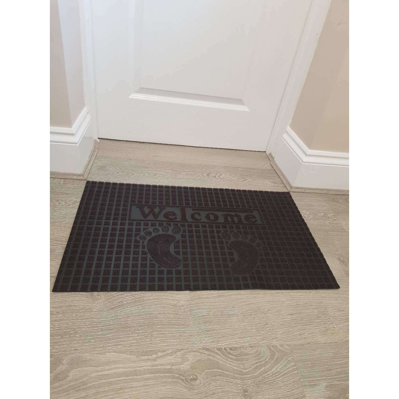 Zuehlke Non-Slip Christmas Indoor Doormat, Black/Red