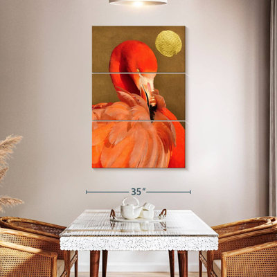 Flamant rose avec soleil doré