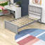 Lit plateforme simple en bois avec tête de lit-535784238