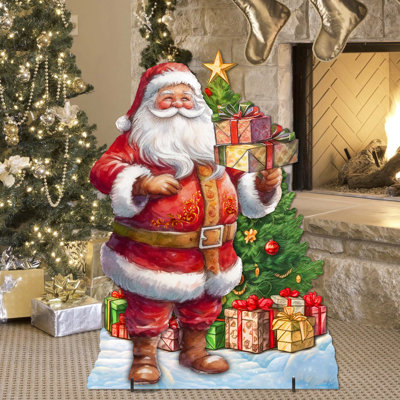 Célébrer avec une figurine de père Noël