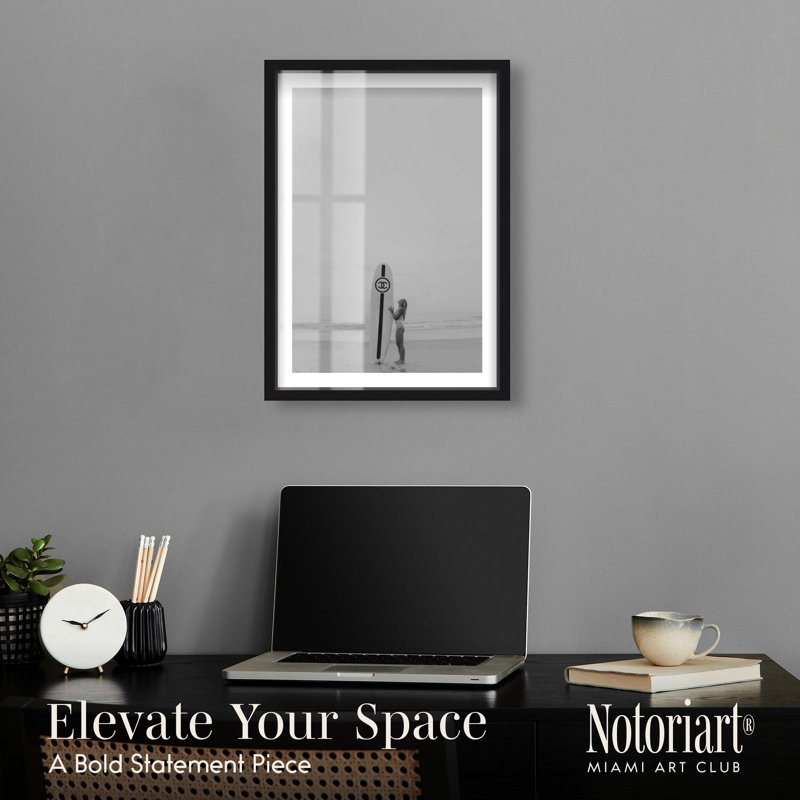 «Surfing Day Shadowbox Print» par Notoriart, H 25 po x l 17 po, Noir