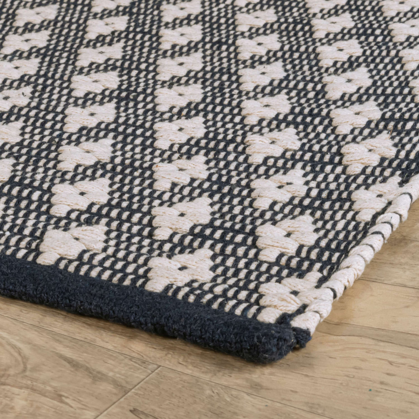 Dainty Diamond Navy/Ivory Handwoven Cotton Rug, Rectangle 4' x 6'