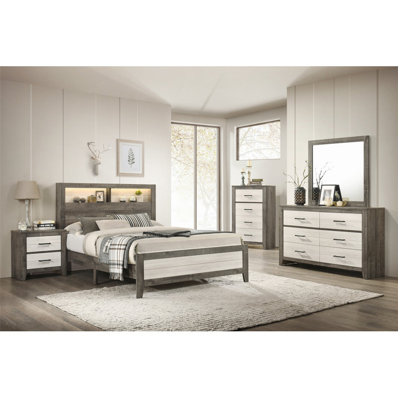 Lit plateforme très grand avec tête de lit à profil bas et éclairage encastré, style maison de campagne moderne en gris beige