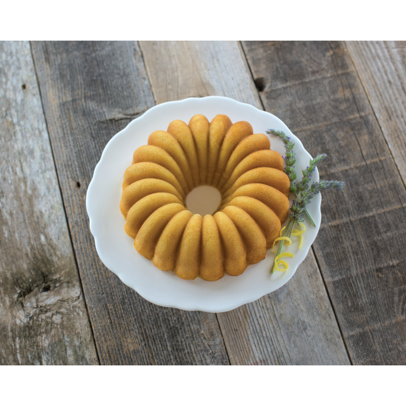 Nordic Ware Non-Stick Round Elegant Party Bundt Cake Pan