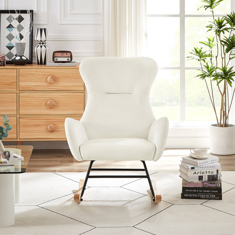 Chaise berçante en velours crème