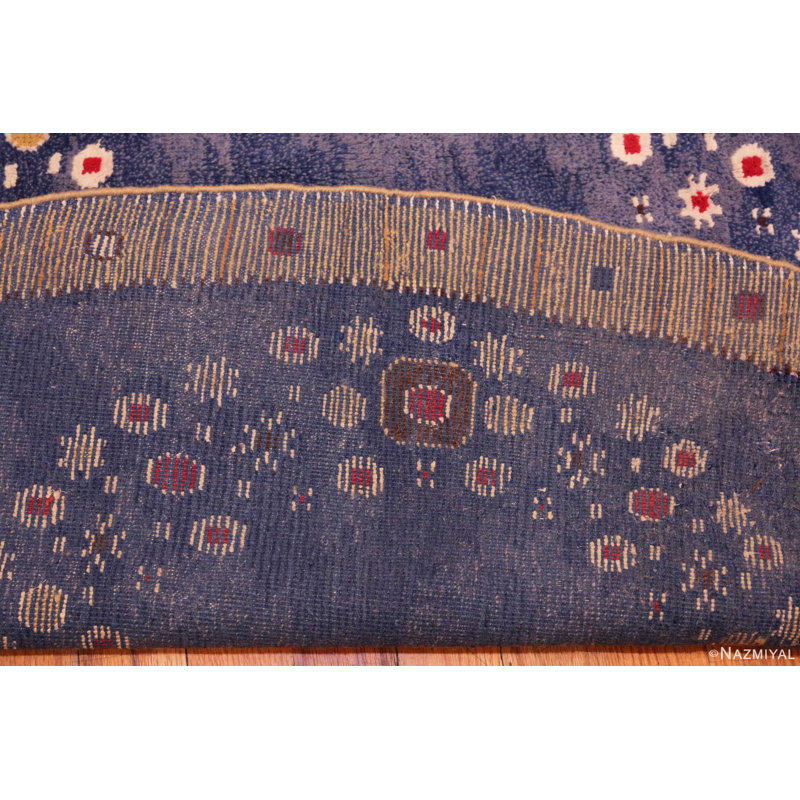 Tapis bleu rond en soie et en laine d'inspiration suédoise moderne et unique en son genre