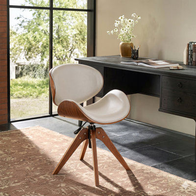 Chaise de bureau Oswina de style moderne du milieu du siècle, revêtue de similicuir, avec structure en bois courbé et base pivotante.
