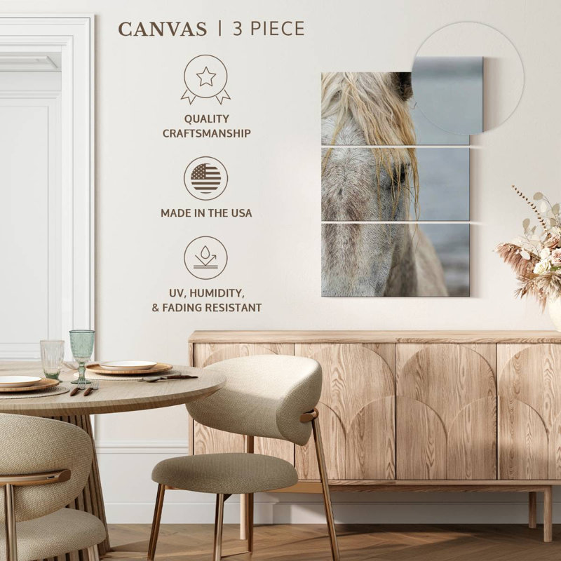 Ronce près d'un cheval blanc de Camargue II, H 38 po x l 24 po