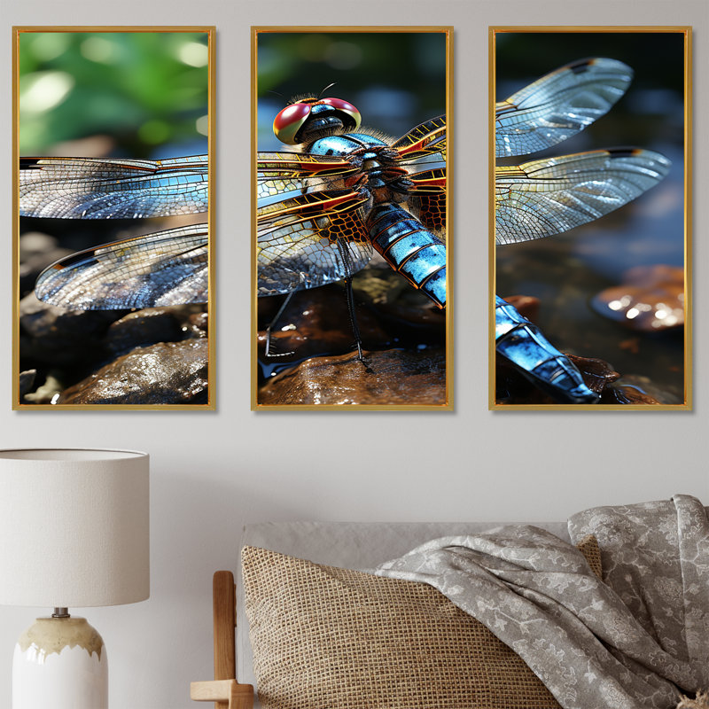 «Blue Fluttering Dragonfly I», art mural libellule, Cadre flottant doré, H 40 po x l 61 po