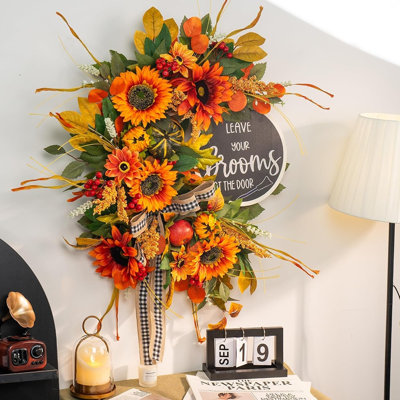 Couronne de récolte rustique d'automne avec tournesols, citrouilles, feuilles d'érable et arc à carreaux Buffalo, décor de porte de campagne d'automne pour l'Action de grâce, décoration saisonnière pour mur et fenêtre