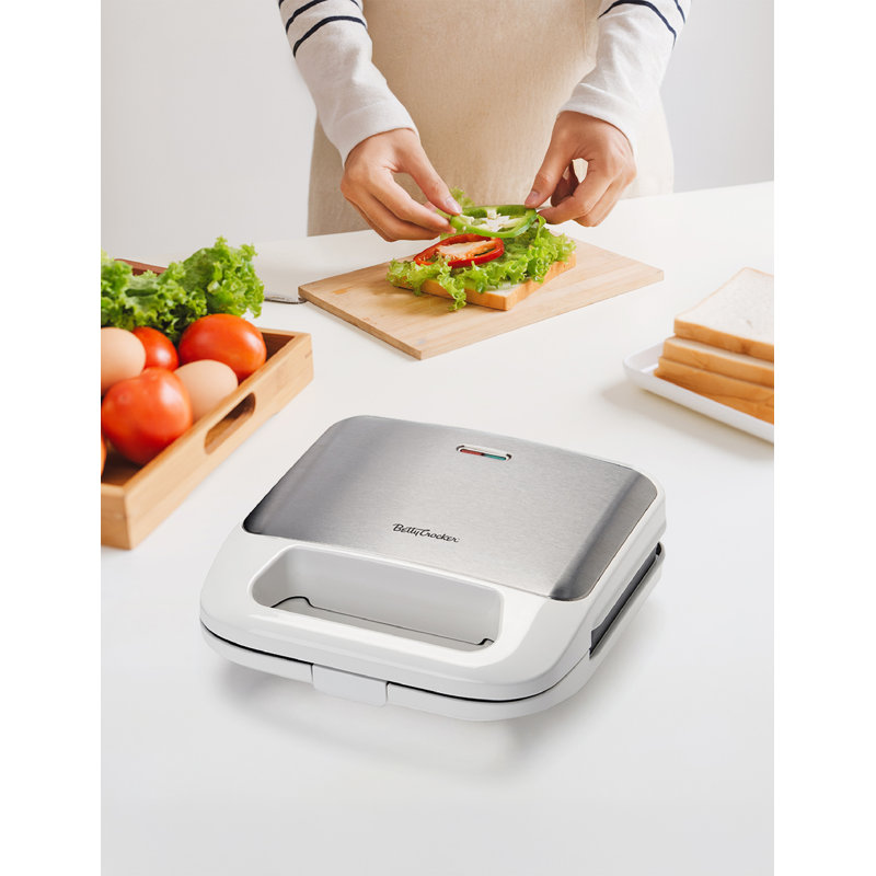 BCK Series Betty Crocker 3-in-1 Indoor Grill, Sandwich & Waffle Maker Plus, White