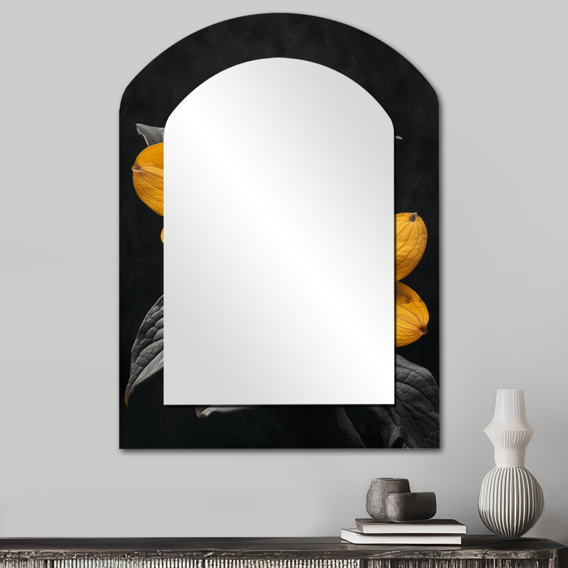 Cornichon monochrome jaune noir congelé photo II - Miroir décoratif à arche florale sur métal, 34 po x 25 po