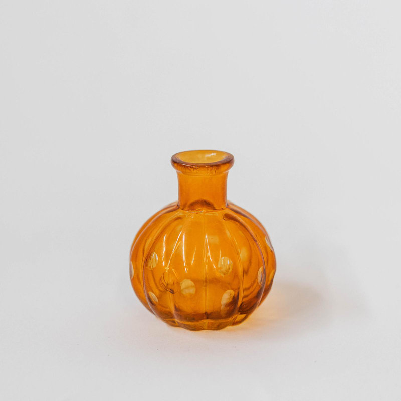 Vase rond orange brun avec feuilles blanches