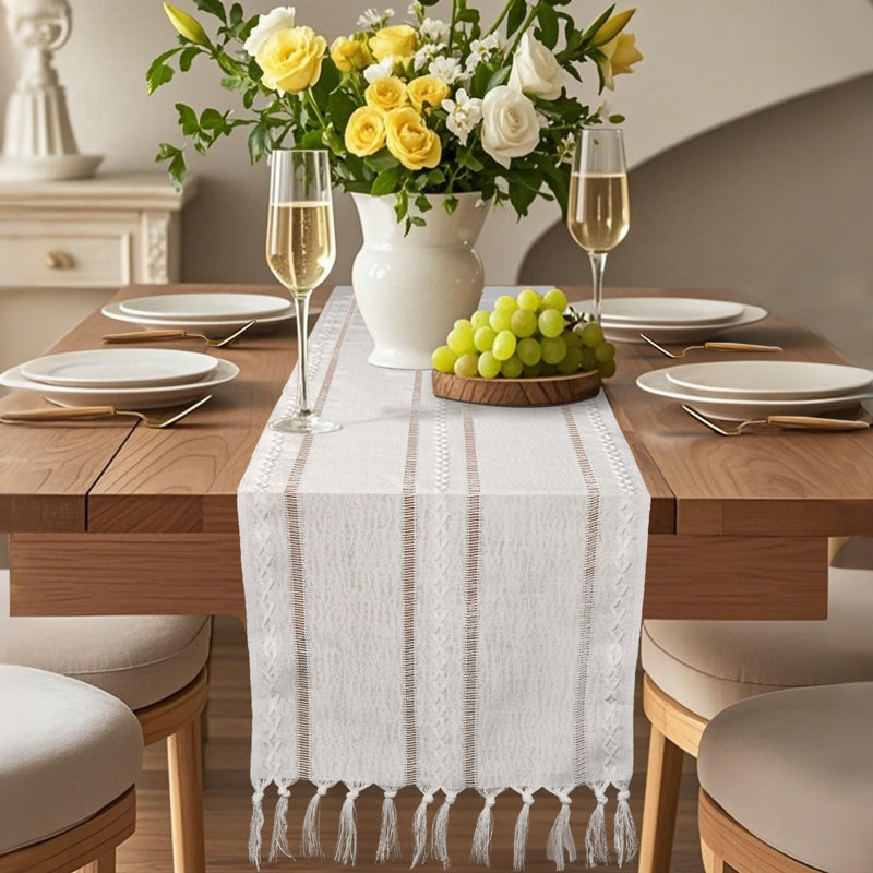 Chemin de table rayé en coton mélangé avec broderies ajourées, Rectangle 79 po, Blanc