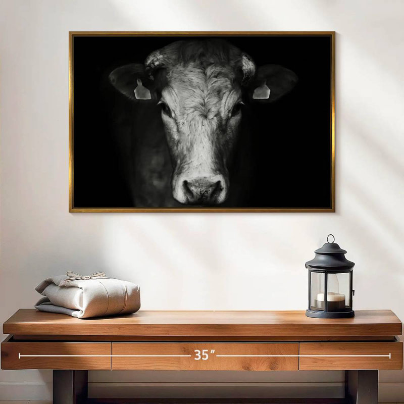 Réflexion sur une vache, Cadre flottant doré, 25 po x 17 po