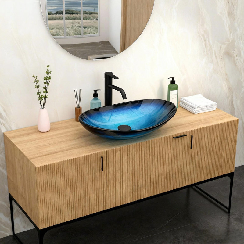 Vasque décorative pour salle de bain : lavabo bleu avec bonde rétractable, en verre trempé, en forme de bateau, à poser sur un comptoir, pièce de décoration unique au style moderne.
