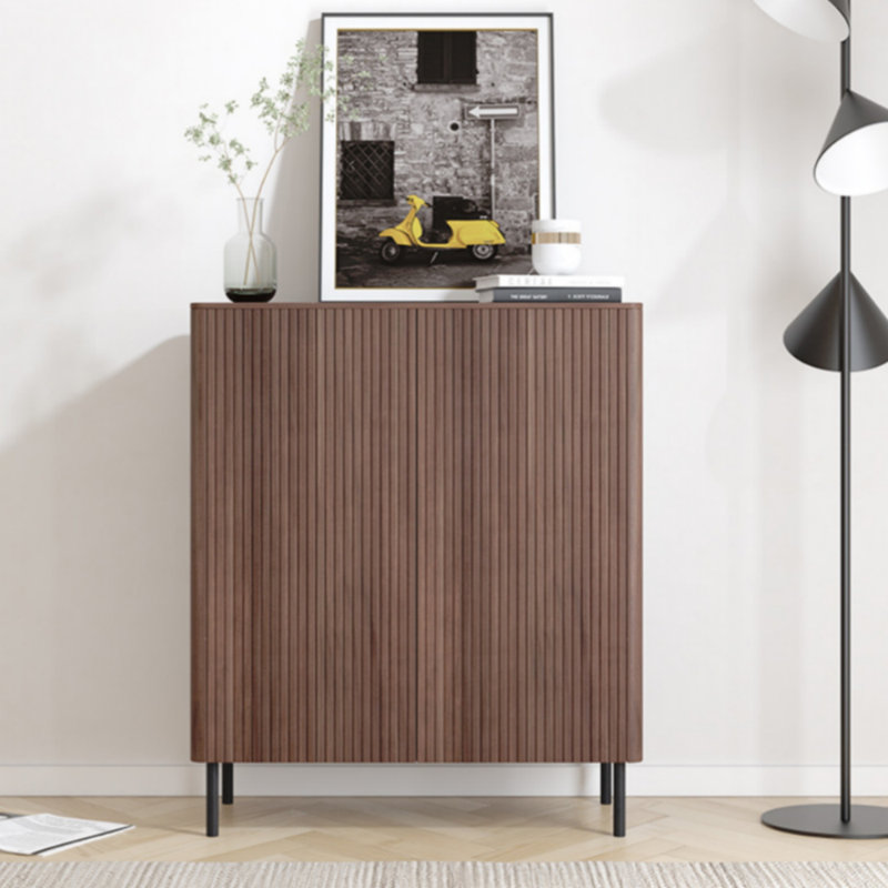Buffet simple et spacieux, Noyer