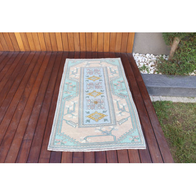 Tapis turc authentique avec des motifs pastel pour un décor de plancher rétro coloré dans des espaces intérieurs élégants
