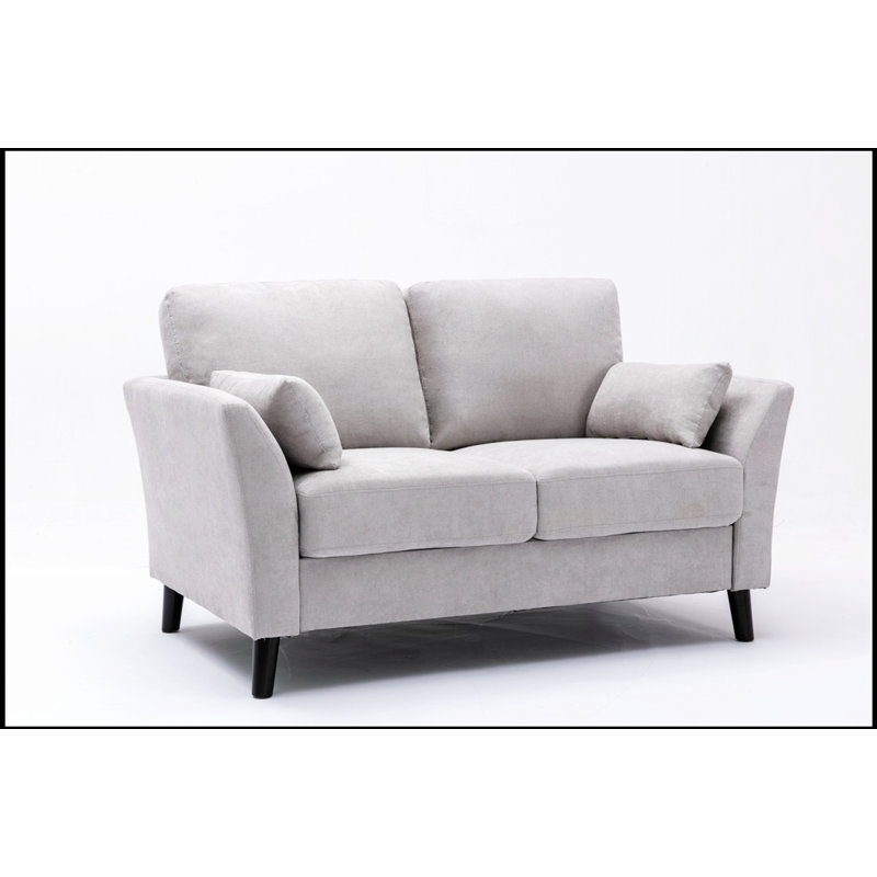 Causeuse Damian en tissu tissé gris clair avec sièges à ressorts ensachés confortables et pieds en bois massif classiques, parfaits pour la vie moderne.