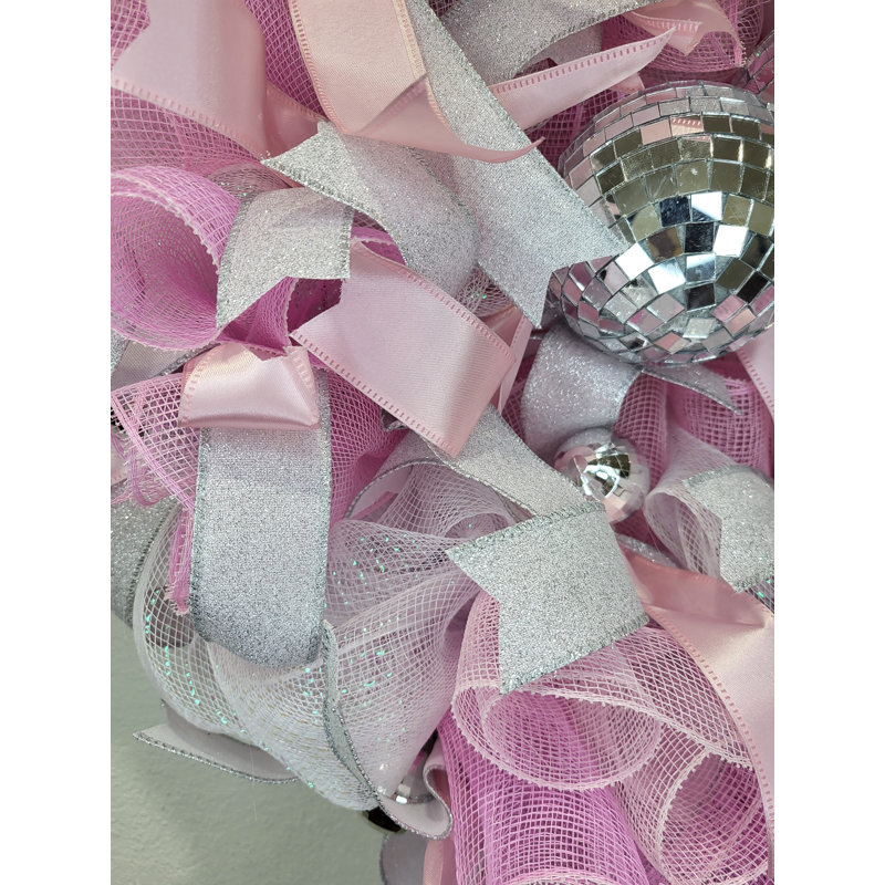Couronne en maille rose, blanche et argentée