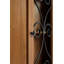 Grande armoire de bar d'angle avec rangement, armoire à liqueur d'angle en bois avec tablettes ouvertes et porte en filet métallique pour petits espaces