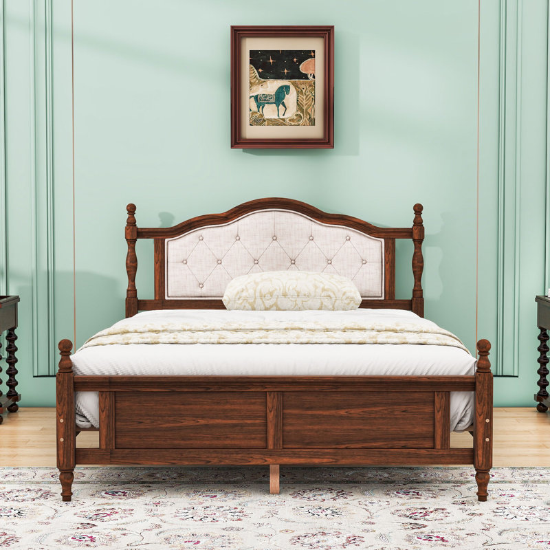 Grand lit en bois avec tête de lit tapissier et lattes élégantes, Noyer