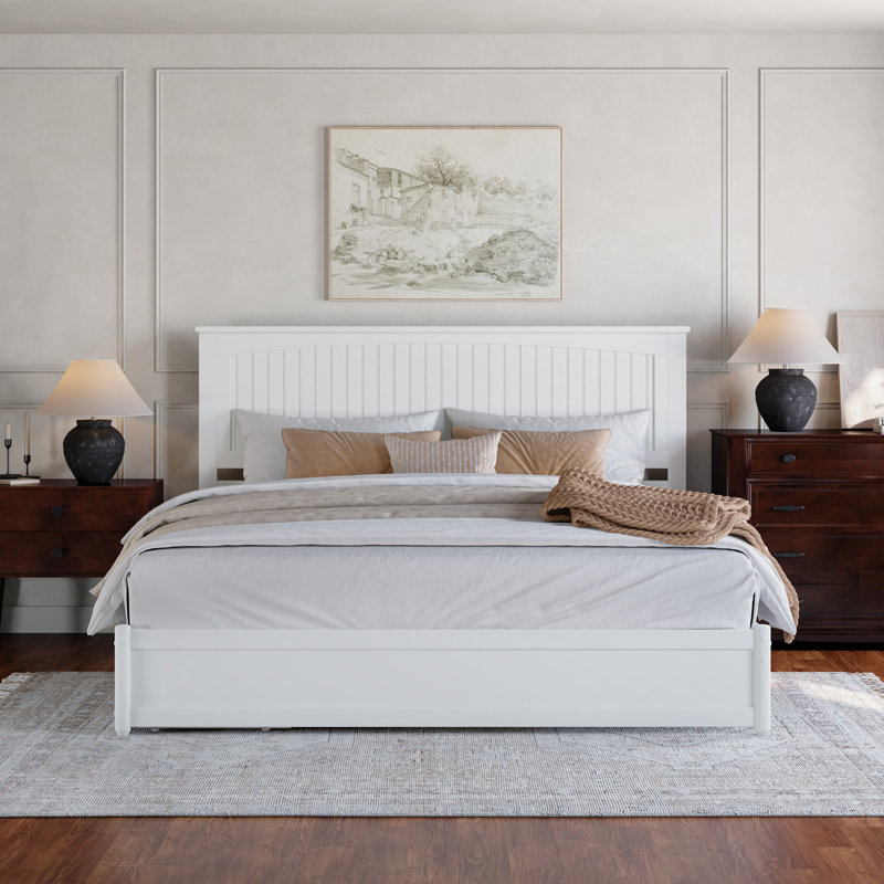 Lit plateforme en bois massif Lamaiyah avec pied de lit et tiroirs de rangement, Blanc, King