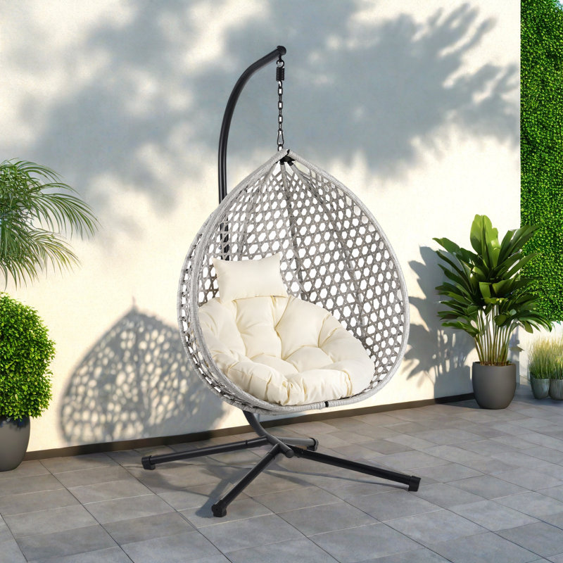 Fauteuil à œufs suspendu polyvalent avec motif en rotin évidé Pe, base en fer, appui-tête et coussin
