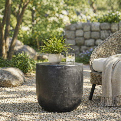 Table d'appoint d'extérieur en béton léger