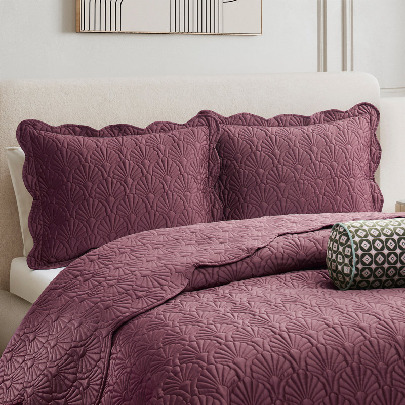 Deco Shells Quilt Set, King Quilt + 2 King Shams, Berry Red