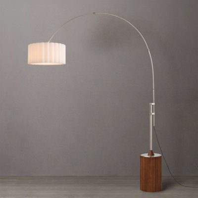 Lampe à arc 1 lumière H 92 po Tambo - Mid-Century moderne, acier nickel noir, base en bois de noyer foncé, abat-jour tambour en acier blanc, à intensité variable, compatible avec les maisons intelligentes