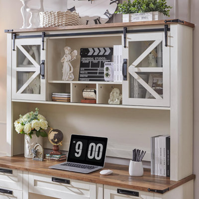 Bureau 42 po Farmhouse