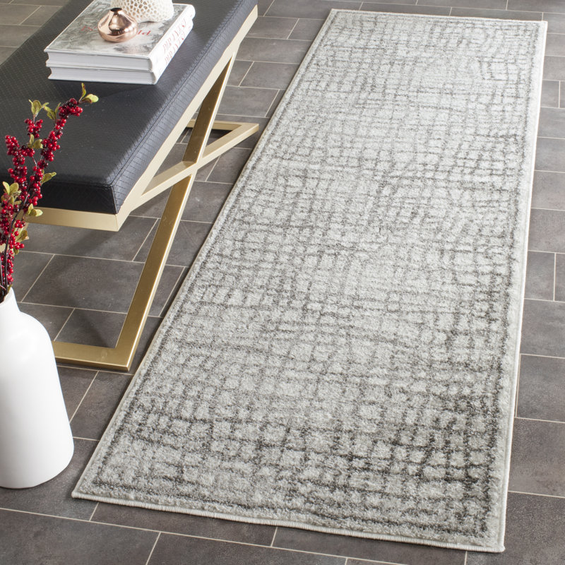 Tapis géométrique ivoire / argent Bethlyn, Tapis de couloir 2 pi 6 po x 10 pi