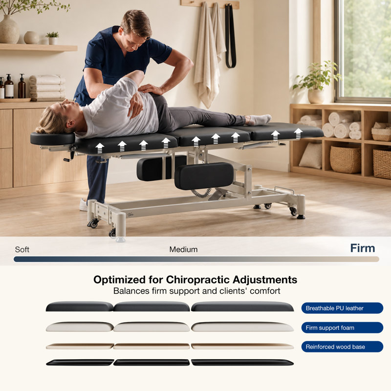 Table de massage électrique noire à levage assisté avec inclinaison hydraulique et accoudoirs rabattables - Appui-tête réglable avec support pour les bras, roulettes verrouillables, télécommande et pédale
