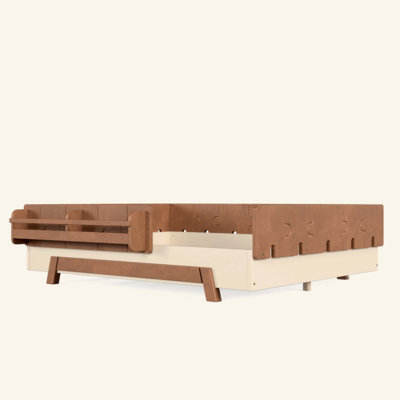 Lit sur pied avec garde-corps pleine longueur et bibliothèque, lattes de lit Montessori en bois massif, conception à profil bas et bloc de construction enfantin