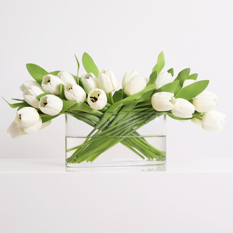 Arrangement floral de tulipes dans un vase, Blanc