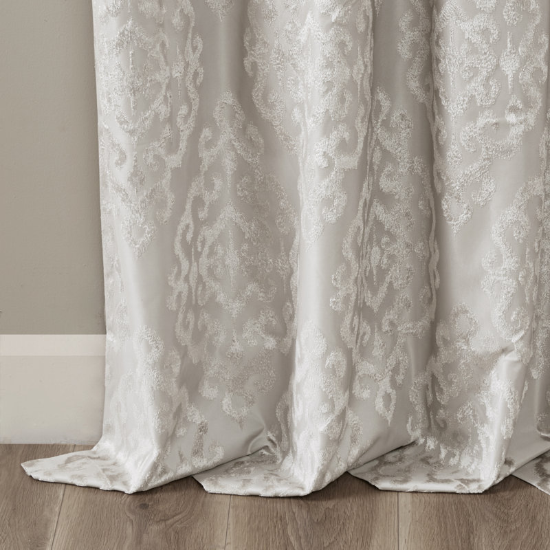 Panneau de rideau simple occultant et isolant à motif damassé avec œillets Mirage, l 50 po x L 108 po, Argent