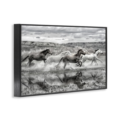 Chevaux éclaboussant dans une berge noire, estampe numérique encadrée, design par PHBurchett