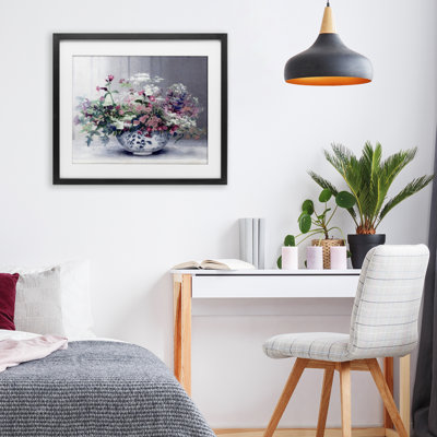 «Painterly Elegant Blooms Vase», reproduction encadrée sous verre encadrée