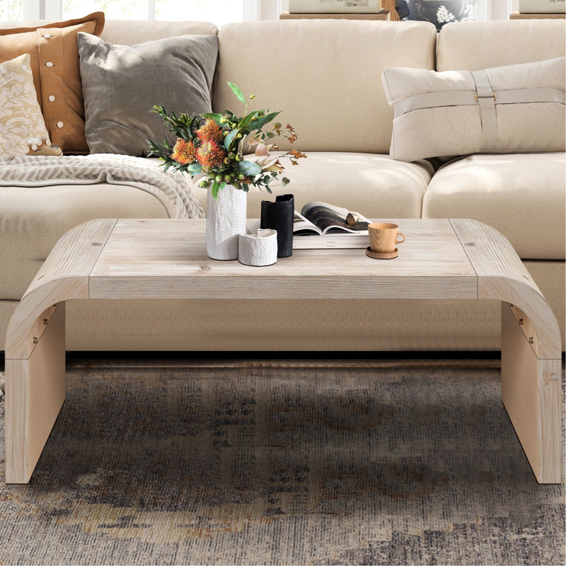 Table basse vintage au design artistique incurvé, montage facile, 122 cm (48 pouces), aspect antique naturel, bois massif, rangement ouvert pour un espace de vie principal, couleur et construction faciles à vivre.