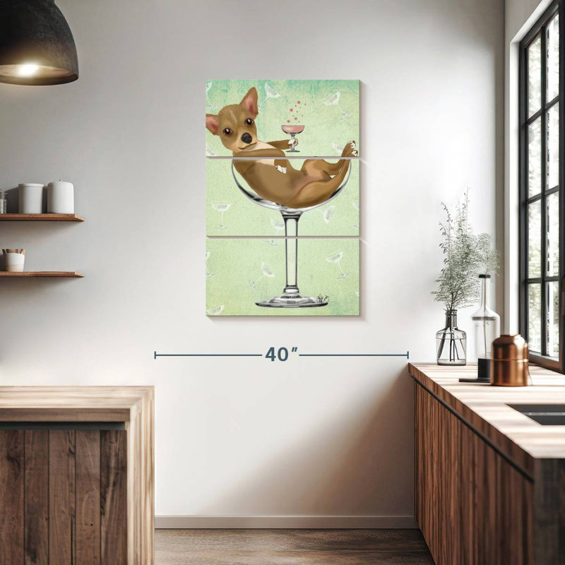 Chihuahua Brampt dans un verre à cocktail, H 38 po x l 24 po