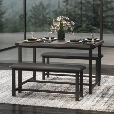 Table de salle à manger avec banc
