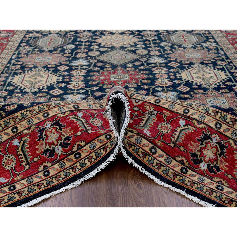 Tapis cynique en laine noir 8 pi 2 po x 10 pi Karajeh Design