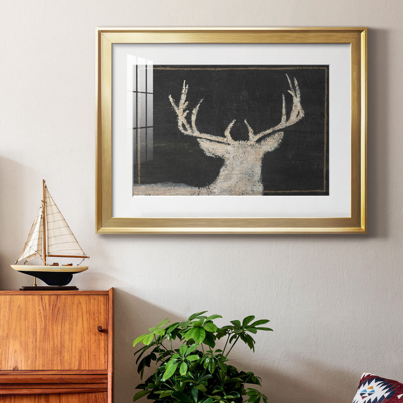 «Brow Tine Deer II», reproduction encadrée de qualité supérieure - prête à être accrochée, Cadre doré, Blanc