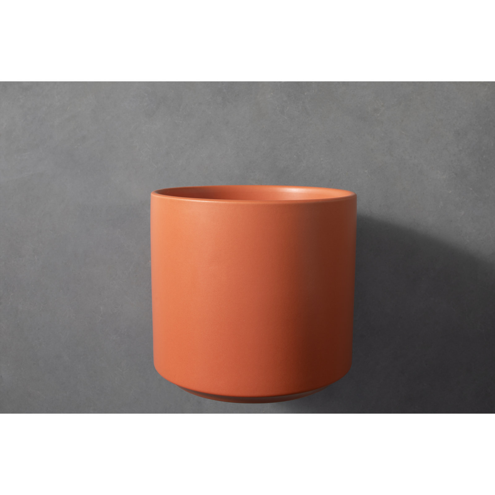Keyes Pot Planter, Rust/Dark, 18.5" H x 15.5" W x 15.5"