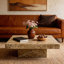 Table basse moderne avec un design texturé élégant-491887726