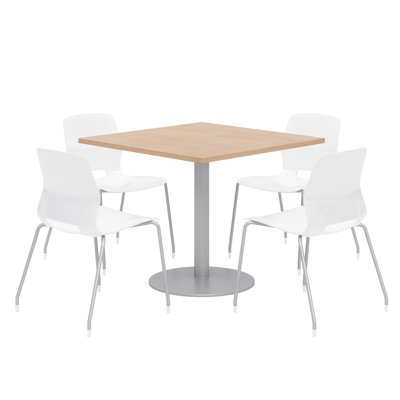 Ensemble de table carrée avec chaises